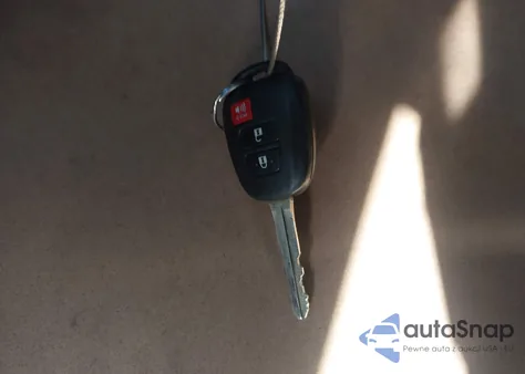 2017 Toyota Rav4 Le z USA, uszkodzony, nr VIN JTMZFREV8HJ105860